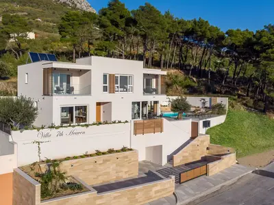 Stilvolle 5-Sterne-Villa mit 4 Schlafzimmern mit eigenem Bad, 40 m2 großem Pool, Whirlpool und professionellem Fitnessstudio
