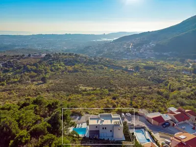 Die Nachbarschaft ist unberührt und privat mit herrlichem Blick auf die Stadt Split