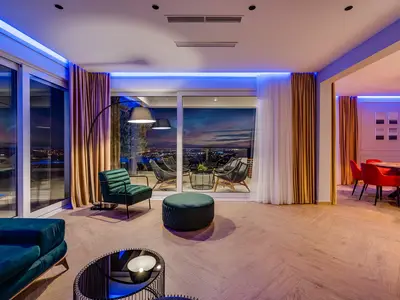 Stilvolle 5-Sterne-Villa mit 4 Schlafzimmern mit eigenem Bad, 40 m2 großem Pool, Whirlpool und professionellem Fitnessstudio