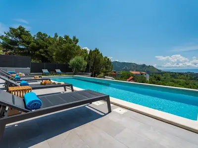 a private pool with amazing  view
