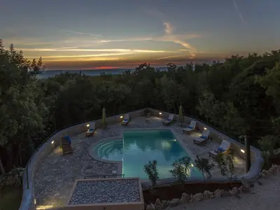 Sehr schöne Villa Ana Vlakovo mit Gemeinschaftspool, umgeben von wunderschöner Natur.