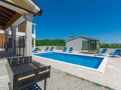 PoolOfHouse