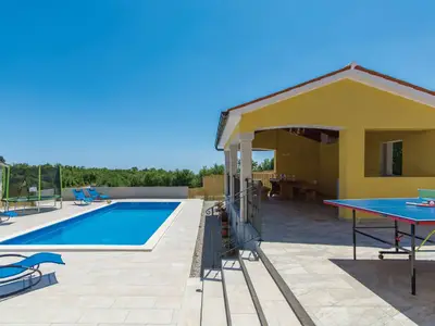 PoolOfHouse