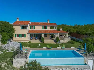 Villa für 8 Personen (235 m²) in Koromacno 1/10