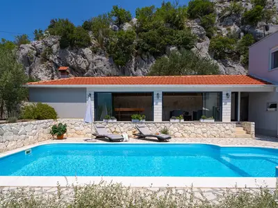 Villa Pasika with private pool, summer kitchen, BBQ, 4 bedrooms
