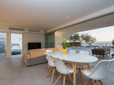 DiningRoom
