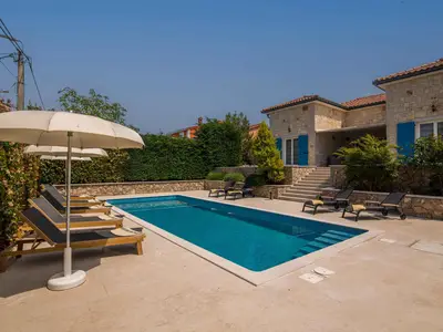 Villa für 12 Personen (220 m²) in Kremenići 1/10