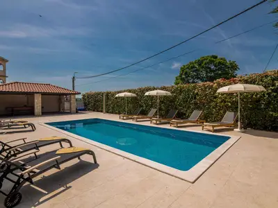 Villa für 12 Personen (220 m²) in Kremenići 4/10
