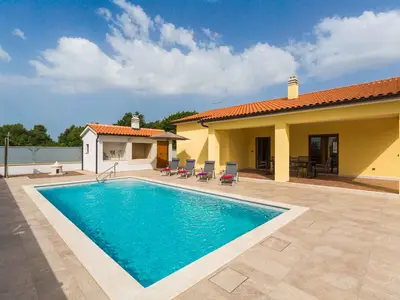 Villa für 5 Personen (72 m²) in Tinjan 1/10