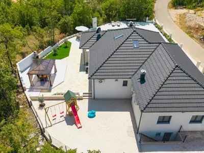 Neu erbaut und mit Blick auf Entspannung und Vergnügen gestaltet
