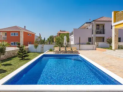 PoolOfHouse