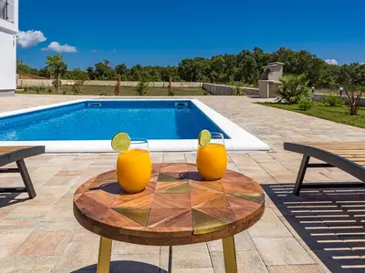 PoolOfHouse