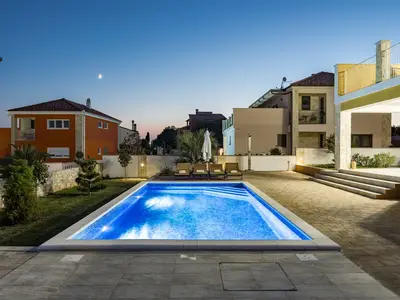 PoolOfHouse