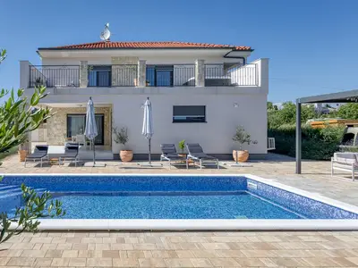 Villa für 8 Personen (200 m²) in Krnica 3/10