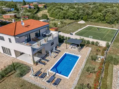 Villa für 8 Personen (200 m²) in Krnica 2/10
