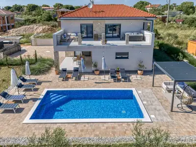 Villa für 8 Personen (200 m²) in Krnica 8/10