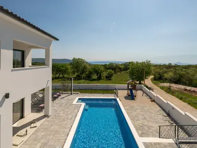 Villa für 8 Personen (200 m²) in Krnica 2/10