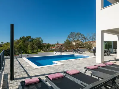 Villa für 8 Personen (200 m²) in Krnica 4/10