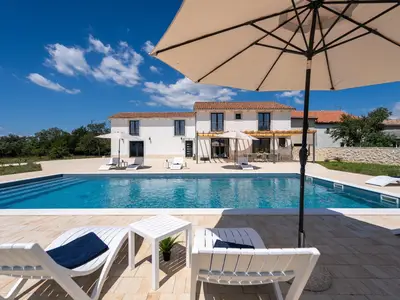 Villa für 8 Personen (300 m²) in Kršan 1/10