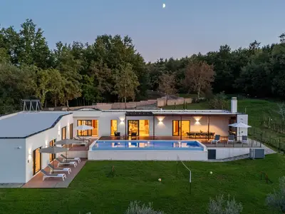 Villa für 10 Personen (290 m²) in Kršan 1/10