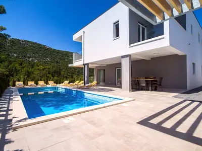 Villa Tela mit 33m2 beheizter Pool, angeschlossener Whirlpool, Sauna und Sommerküche
