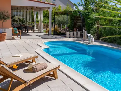 32 square meters pool, with 8 deck chairs, outdoor dinning area and a sea view