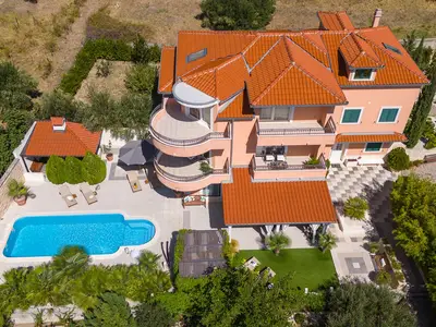 Villa ANITA with private pool, gym, 6 bedrooms, panoramic views, 5km from sea