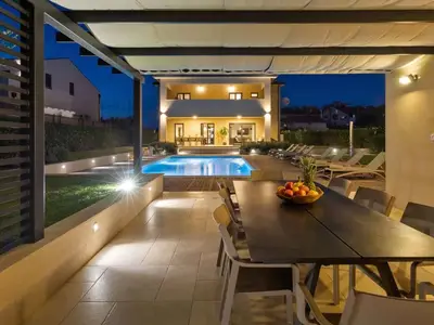 Villa für 8 Personen (329 m²) in Poreč 1/10