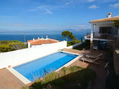 PoolOfHouse