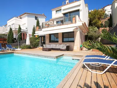 PoolOfHouse