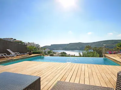 PoolOfHouse
