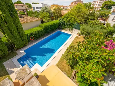 PoolOfHouse