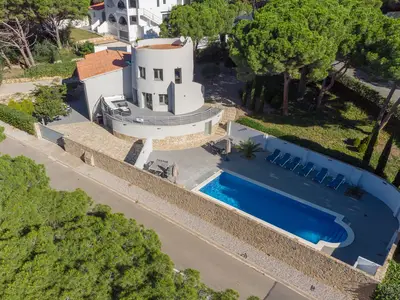 PoolOfHouse