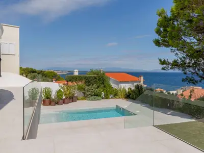 PoolOfHouse