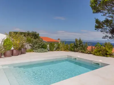 PoolOfHouse