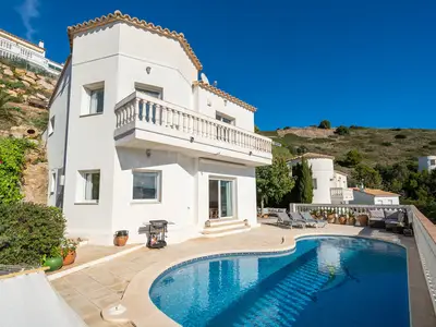 PoolOfHouse