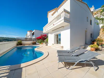 PoolOfHouse