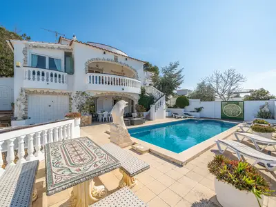 PoolOfHouse