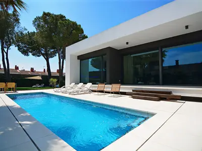 PoolOfHouse