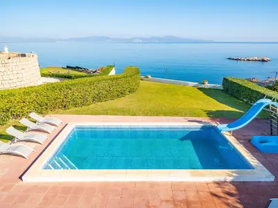 PoolOfHouse