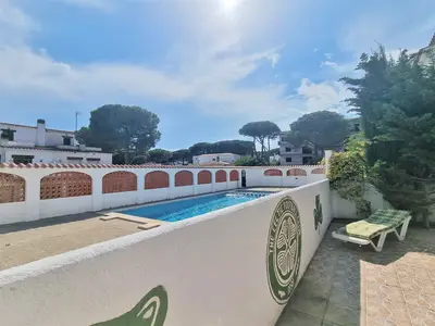 PoolOfHouse