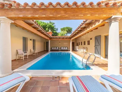PoolOfHouse