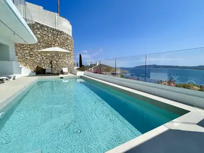 PoolOfHouse