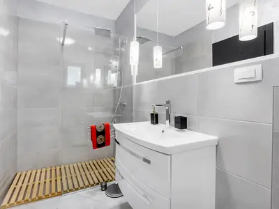 Badezimmer mit Dusche