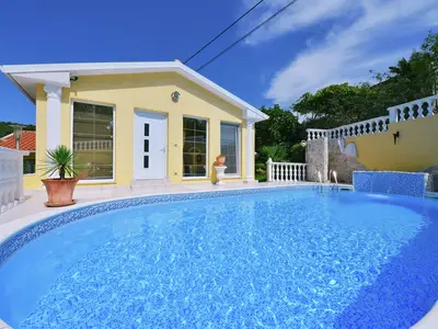 PoolOfHouse