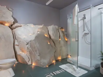 Badezimmer mit Dusche