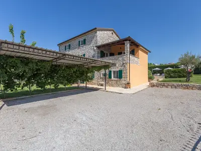Villa für 14 Personen (300 m²) in Labinci 10/10