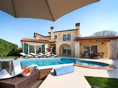 Villa für 8 Personen (250 m²) in Labinci 2/10