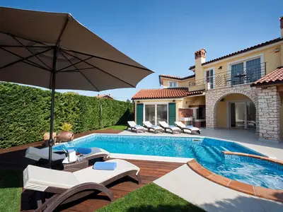 Villa für 8 Personen (250 m²) in Labinci 3/10