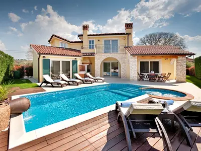 Villa für 8 Personen (250 m²) in Labinci 4/10